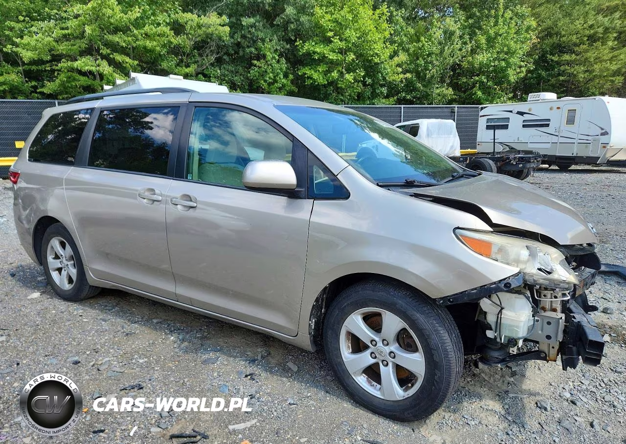 2017 Toyota Sienna Le VIN:5TDKZ3DC5HS844466 - 4