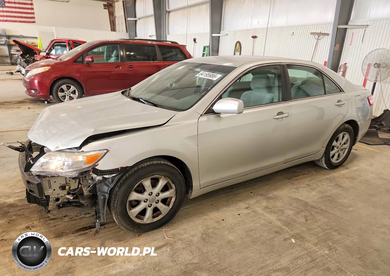 2010 Toyota Camry Le – zdjęcie 1 z 13