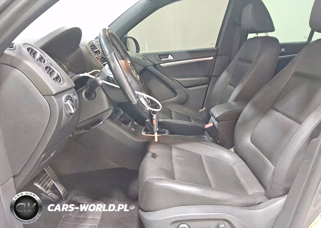 2016 Volkswagen Tiguan S VIN:WVGAV7AX0GW083927 - 7