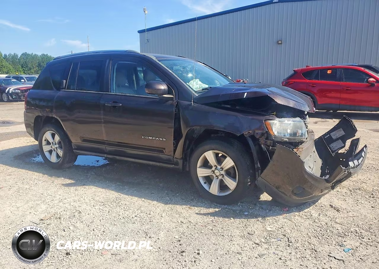 2014 Jeep Compass Latitude VIN:1C4NJDEB8ED621796 - 4