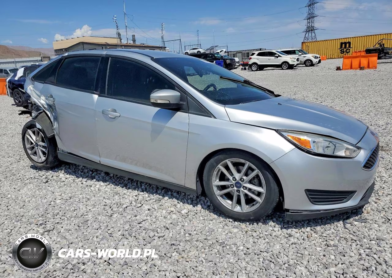 2017 Ford Focus VIN:1FADP3F20HL300340 - 4