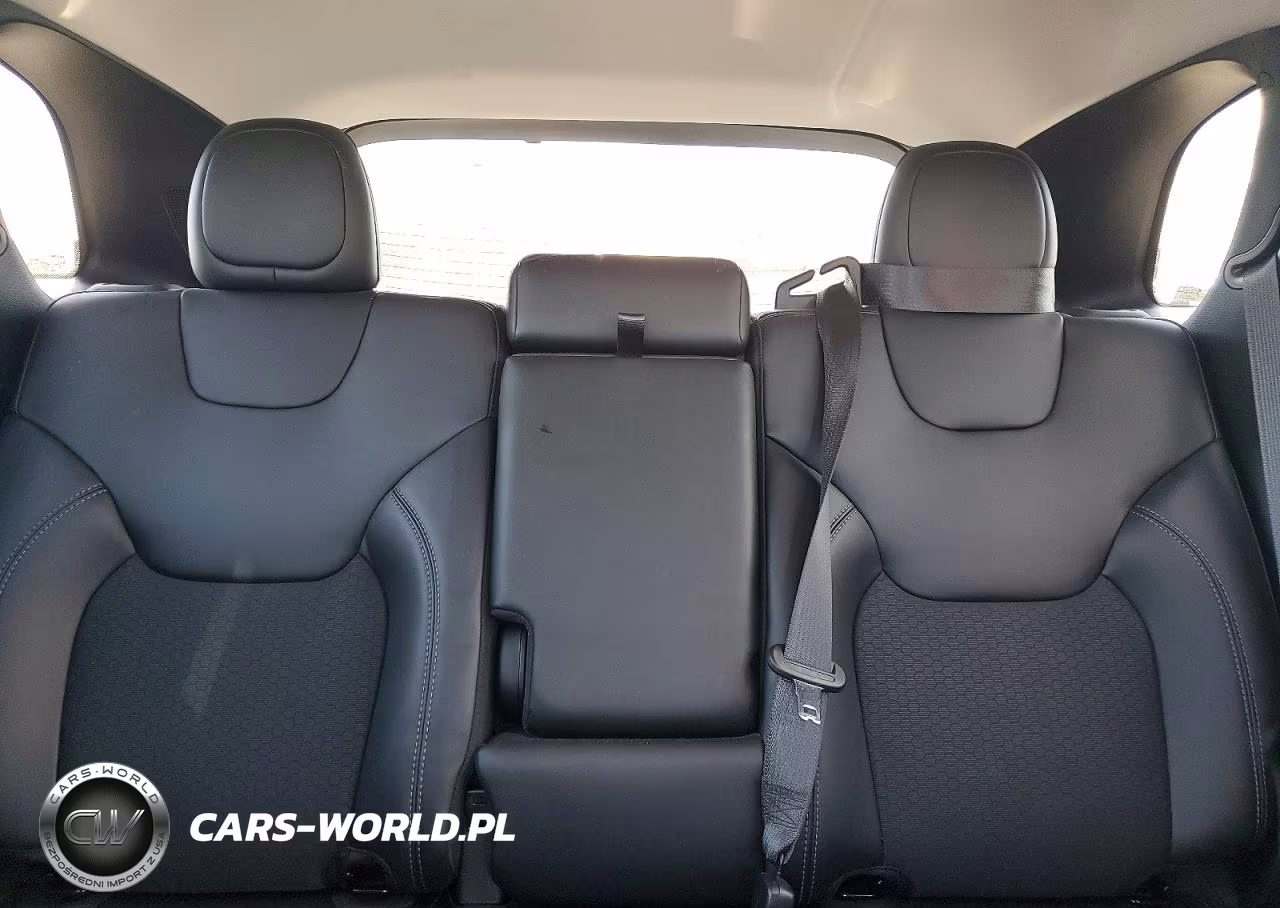 2020 Jeep Cherokee Latitude Plus VIN:1C4PJMLN4LD616548 - 10