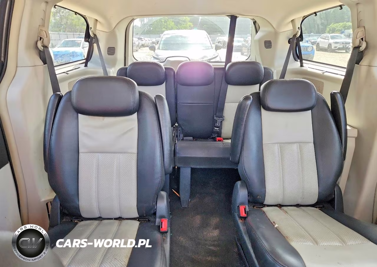 2010 Chrysler Town & Country Touring Plus VIN:2A4RR8DX9AR387443 - 10