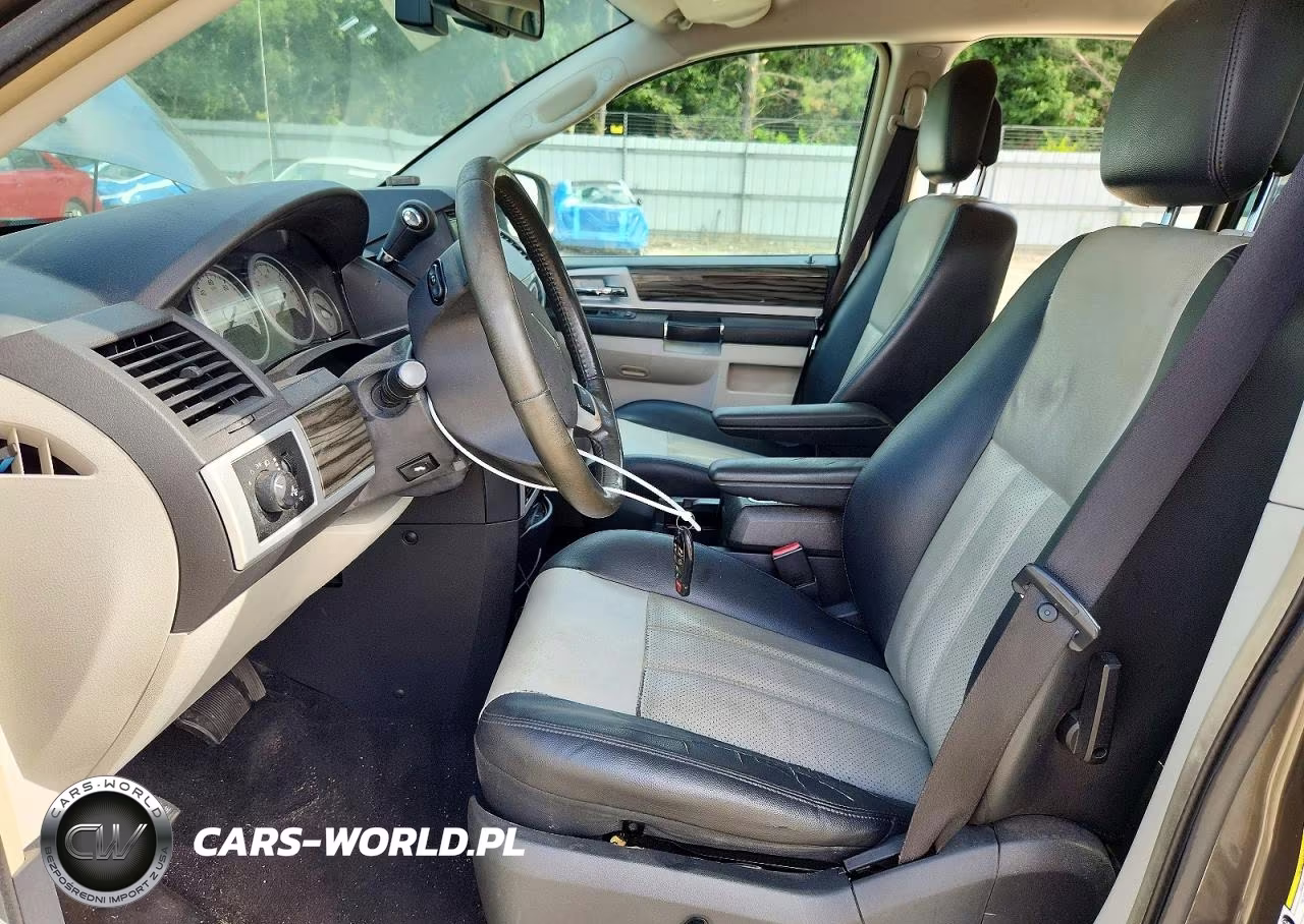 2010 Chrysler Town & Country Touring Plus VIN:2A4RR8DX9AR387443 - 7