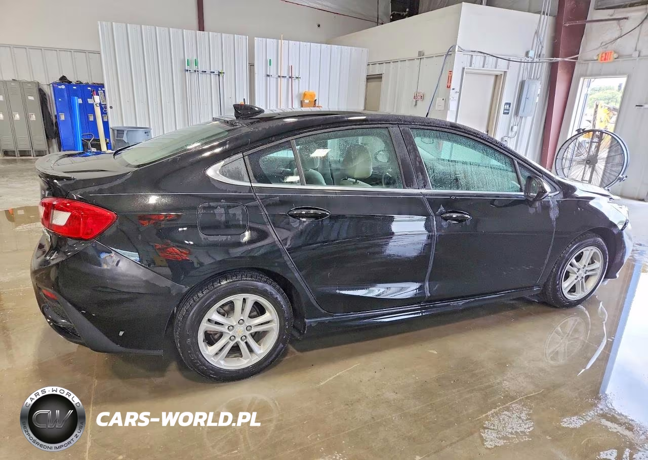 2018 Chevrolet Cruze Lt VIN:1G1BE5SM8J7132786 - 3