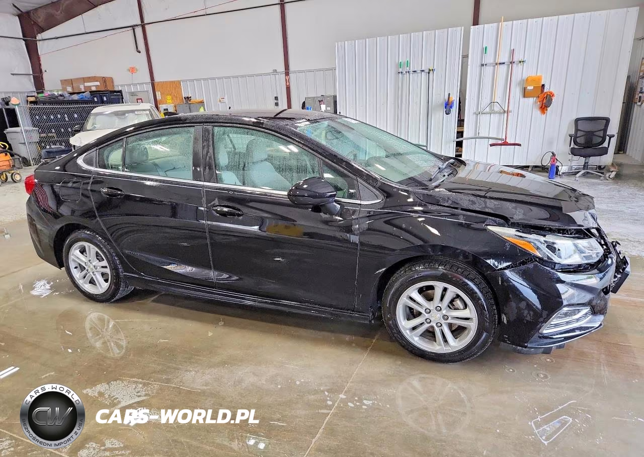 2018 Chevrolet Cruze Lt VIN:1G1BE5SM8J7132786 - 4