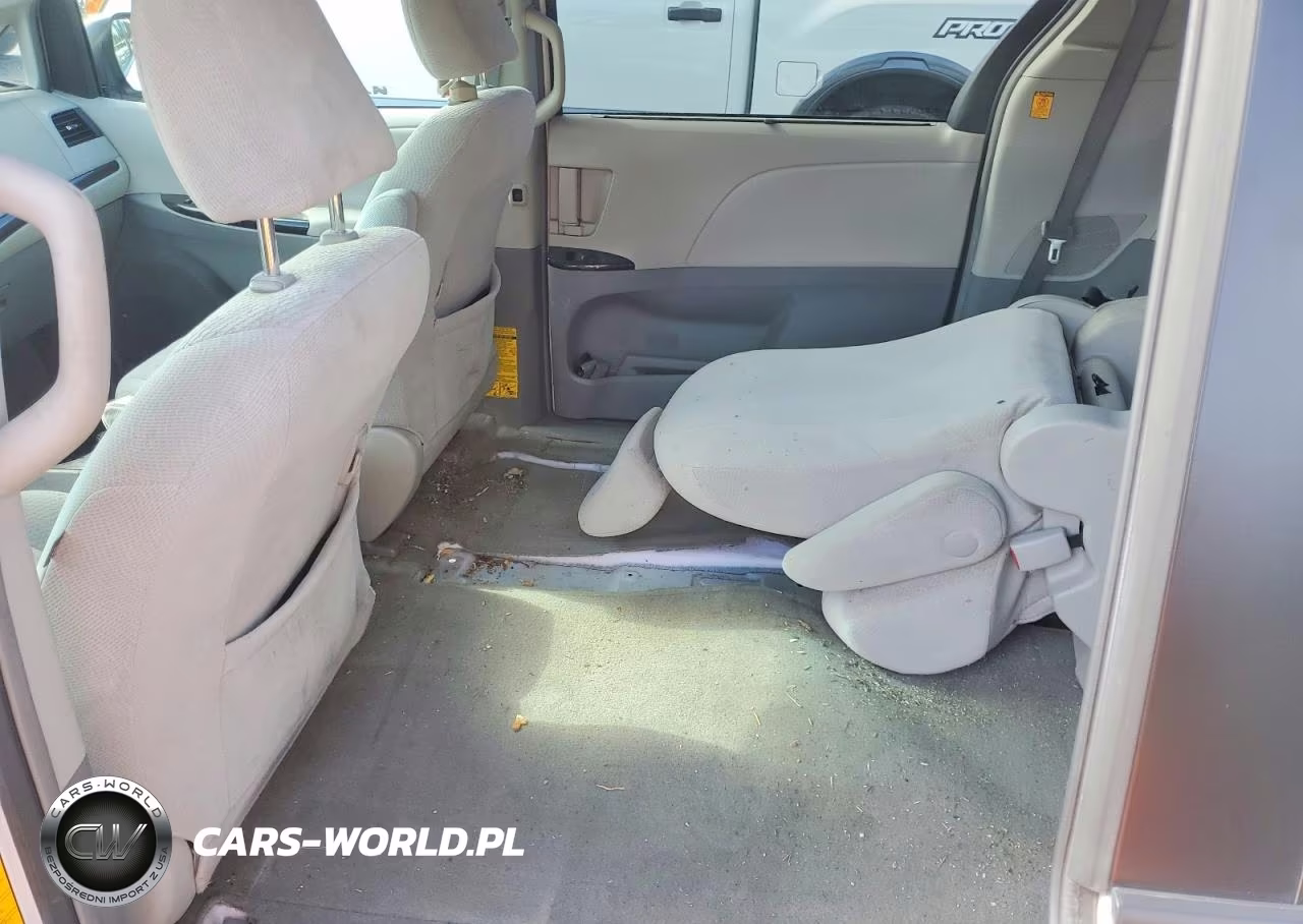 2012 Toyota Sienna Le VIN:5TDKK3DC7CS219337 - 10