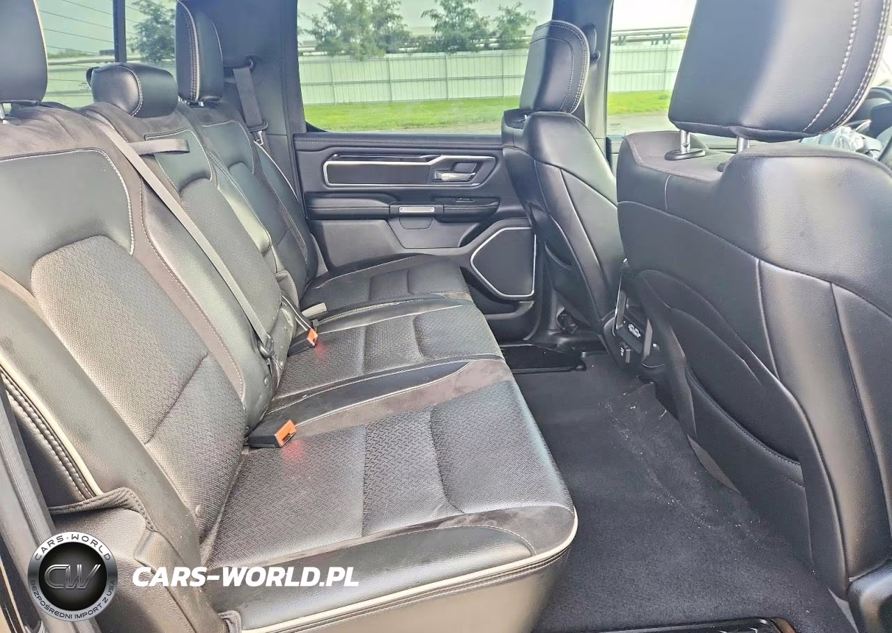 2019 Ram 1500 Laramie VIN:1C6SRFJT8KN586051 - 10