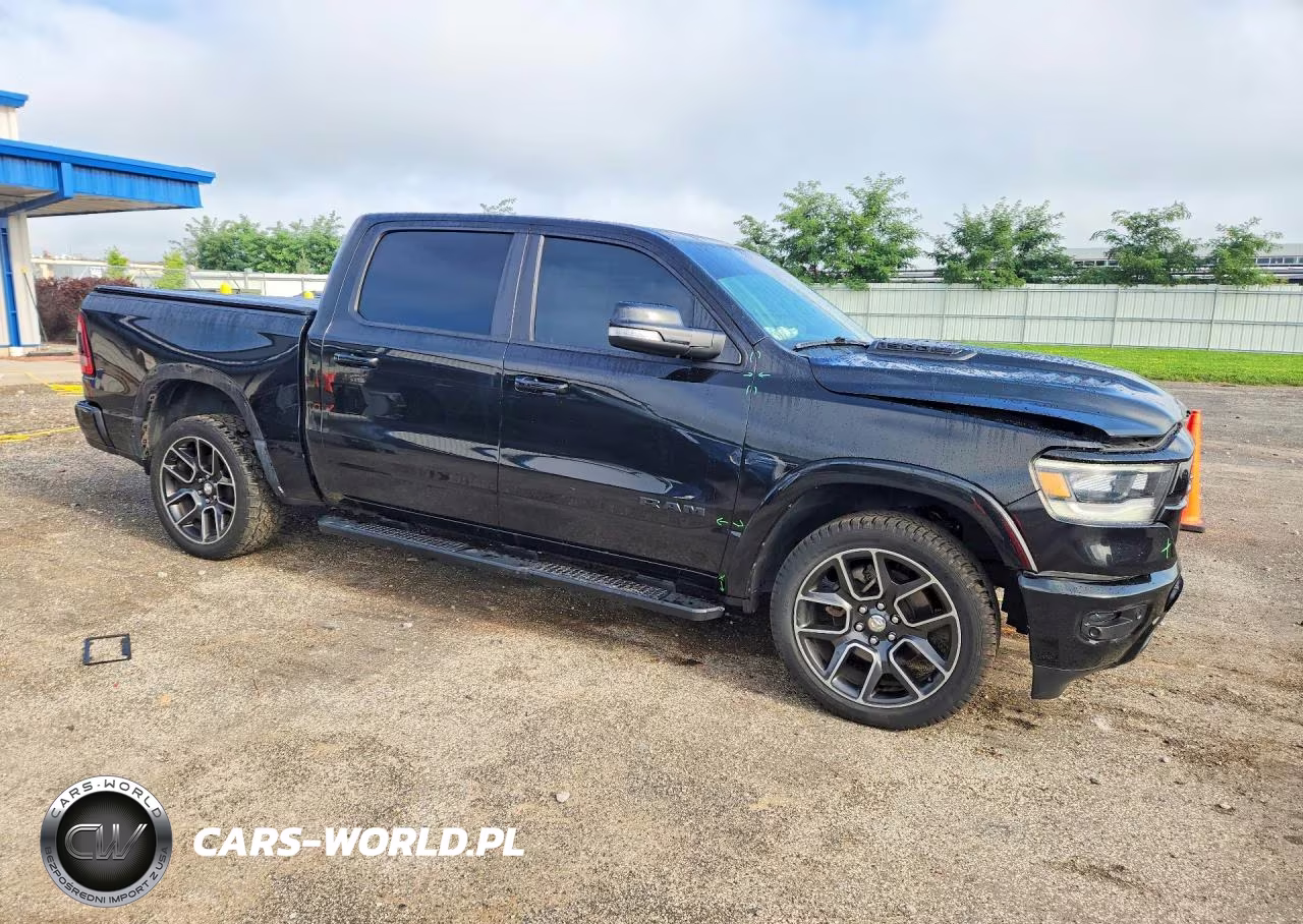 2019 Ram 1500 Laramie VIN:1C6SRFJT8KN586051 - 4