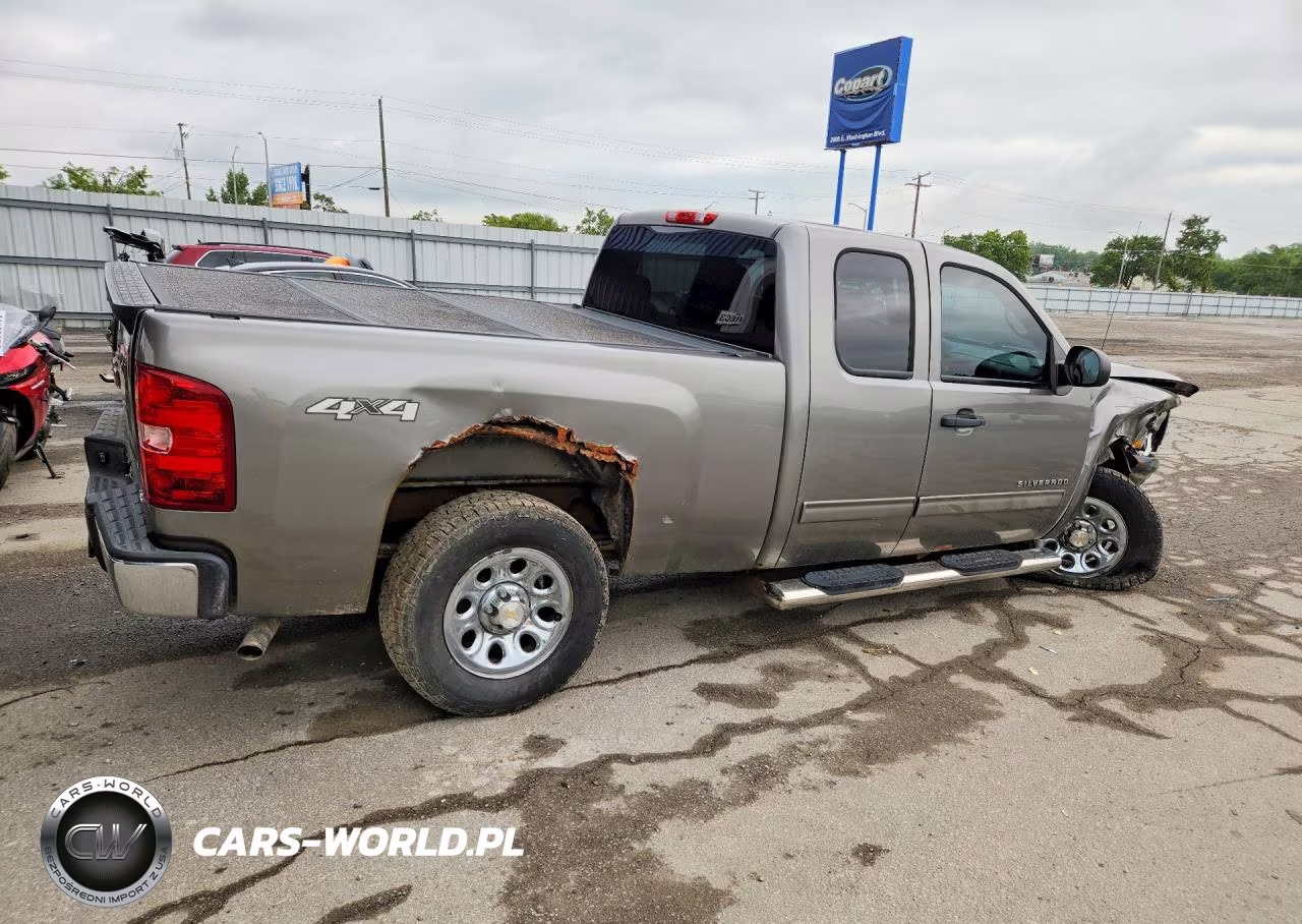 2013 Chevrolet Silverado K1500 Ls VIN:1GCRKREA2DZ206106 - 3