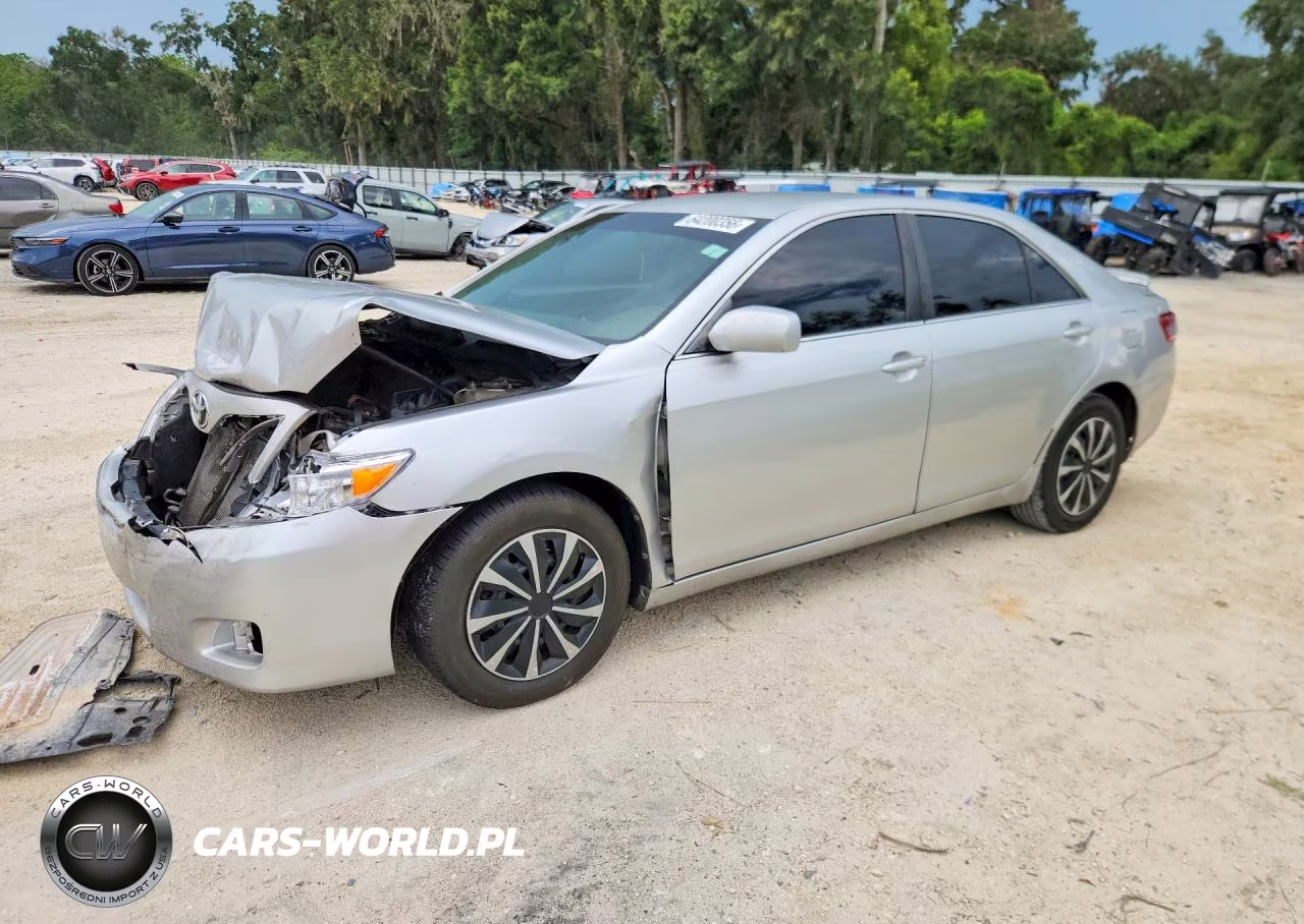 2010 Toyota Camry Le – zdjęcie 1 z 12