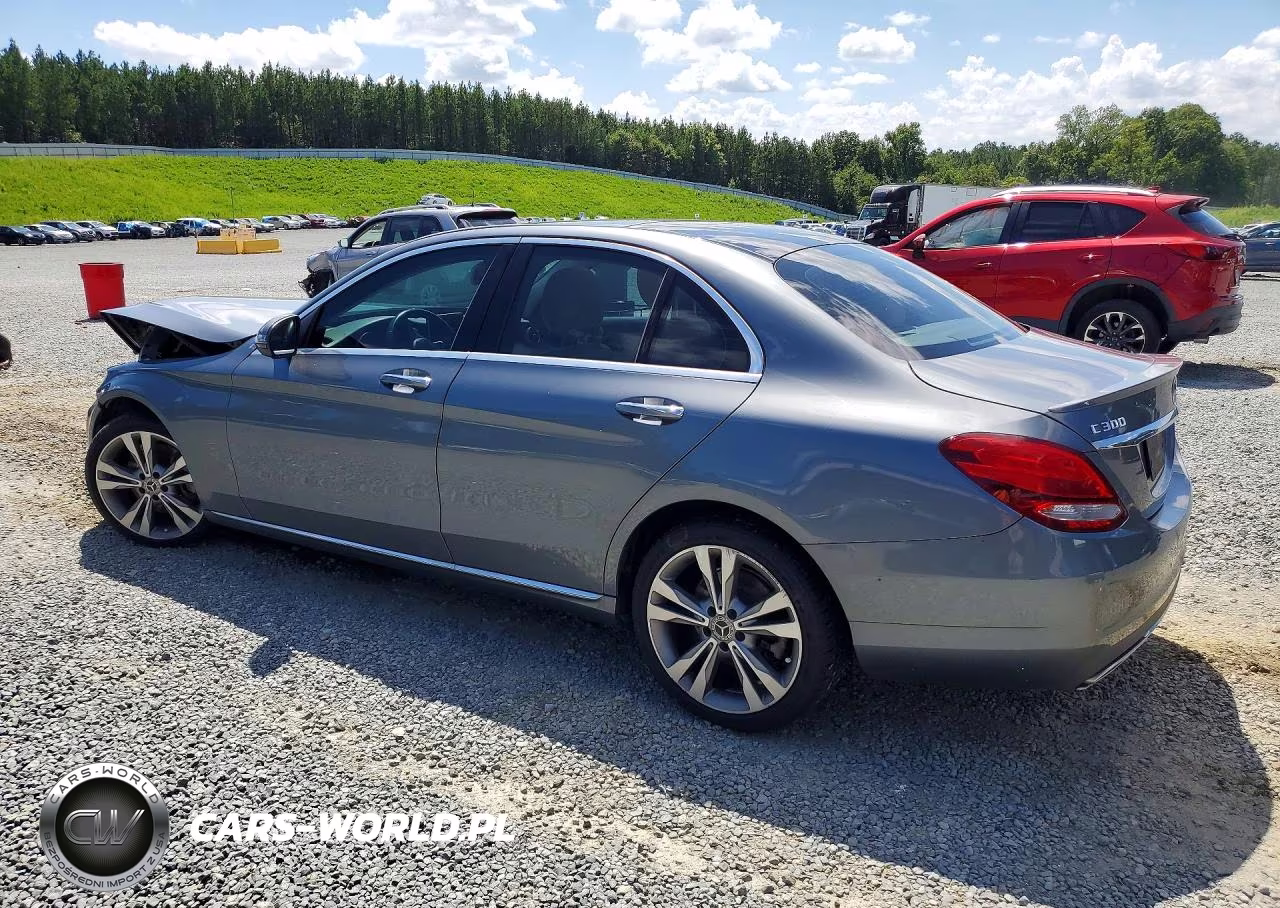 2018 Mercedes-Benz C 300 VIN:55SWF4JB8JU239927 - 2