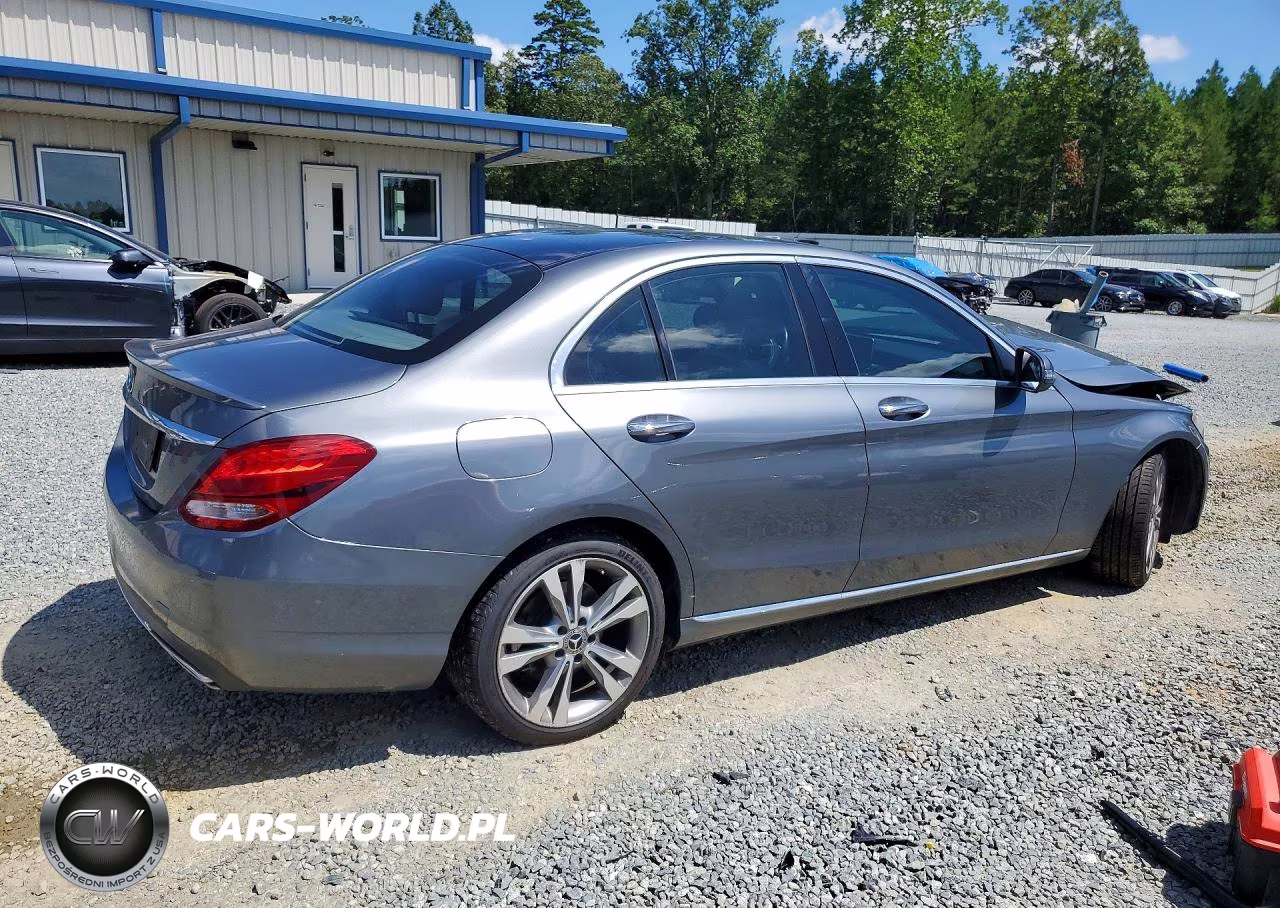 2018 Mercedes-Benz C 300 VIN:55SWF4JB8JU239927 - 3