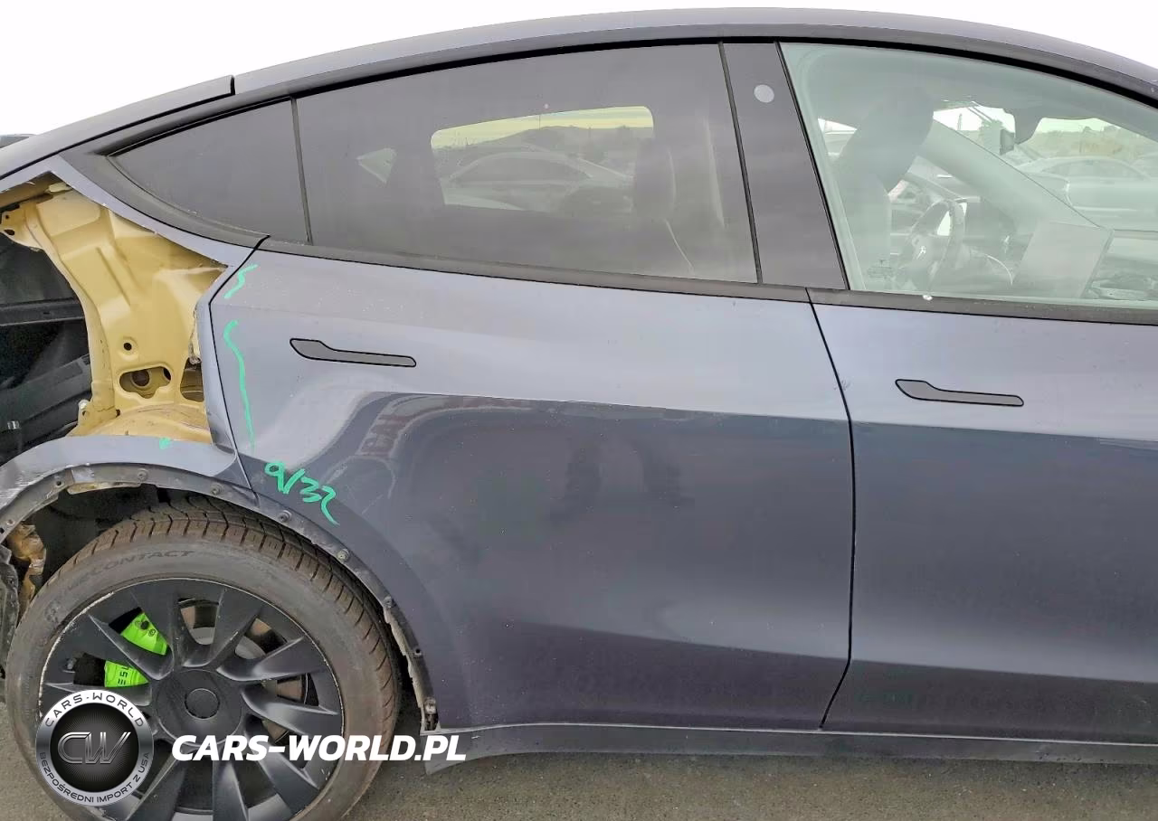 2022 Tesla Model Y VIN:7SAYGDEE9NF559374 - 11