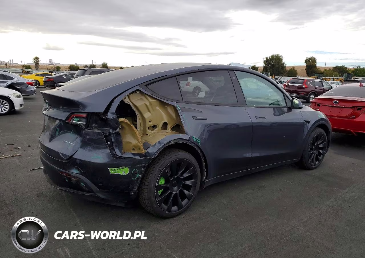 2022 Tesla Model Y VIN:7SAYGDEE9NF559374 - 3
