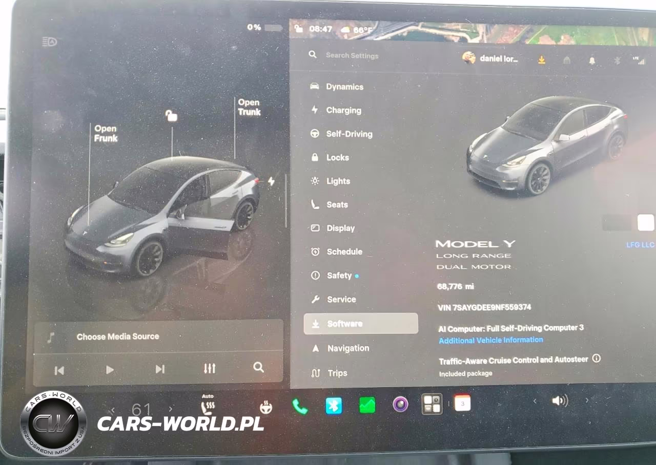 2022 Tesla Model Y VIN:7SAYGDEE9NF559374 - 9