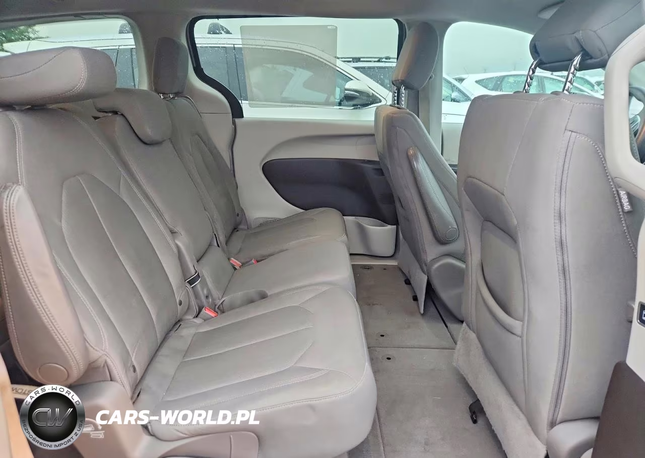 2017 Chrysler Pacifica Touring VIN:2C4RC1DG9HR502471 - 10