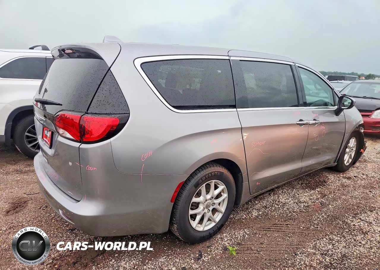 2017 Chrysler Pacifica Touring VIN:2C4RC1DG9HR502471 - 3