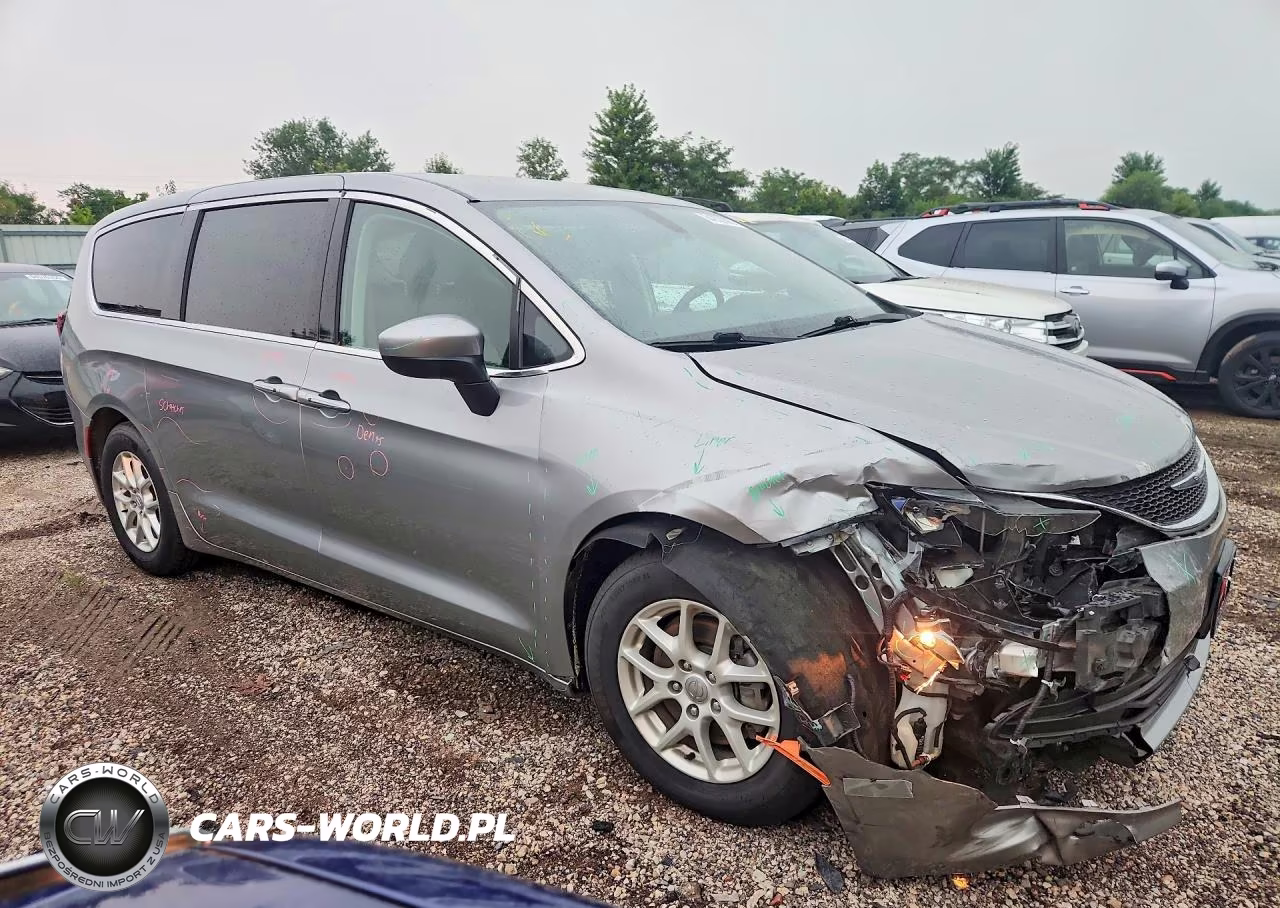2017 Chrysler Pacifica Touring VIN:2C4RC1DG9HR502471 - 4
