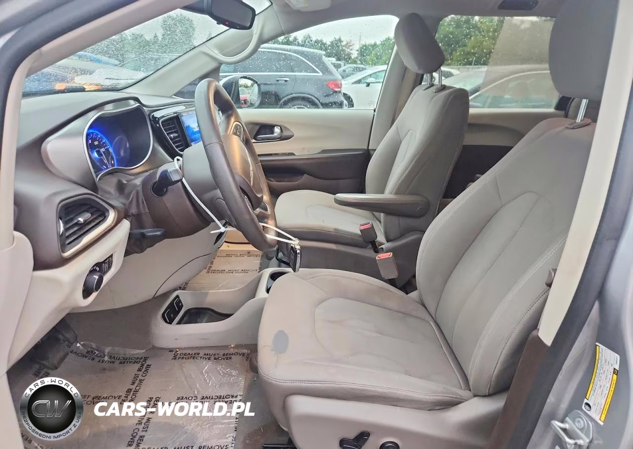 2017 Chrysler Pacifica Touring VIN:2C4RC1DG9HR502471 - 7