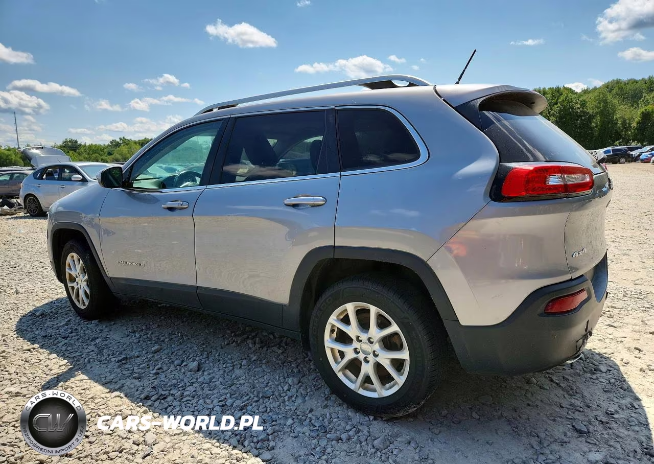 2015 Jeep Cherokee Latitude VIN:1C4PJMCB9FW715378 - 2