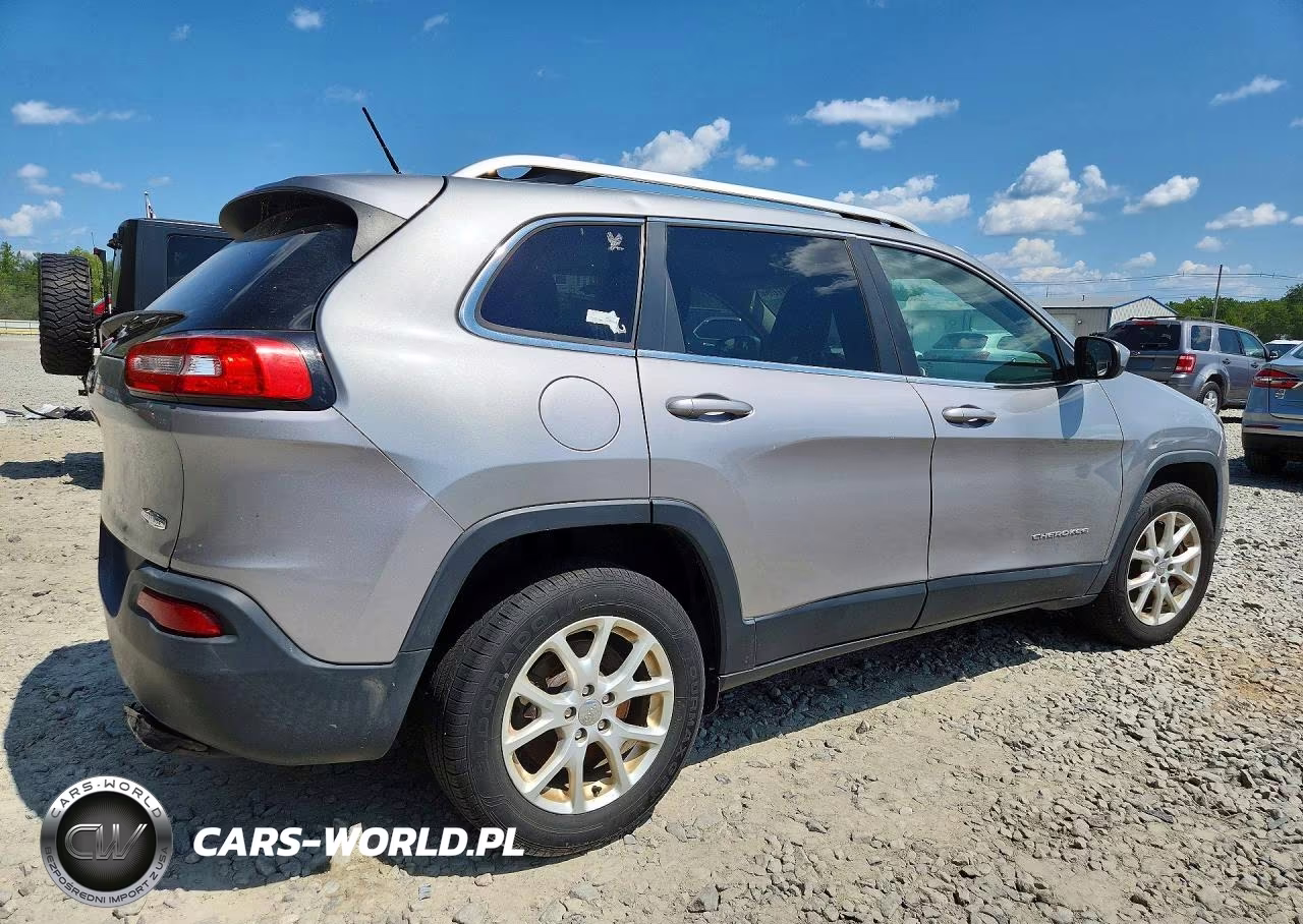 2015 Jeep Cherokee Latitude VIN:1C4PJMCB9FW715378 - 3