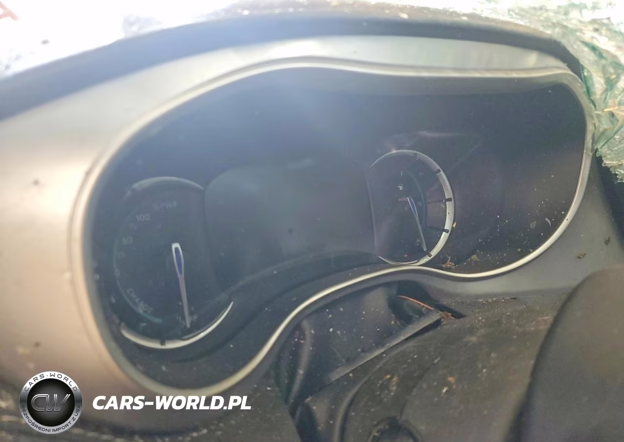 2024 Chrysler Pacifica Hybrid Select VIN:2C4RC1S71RR111951 - 9