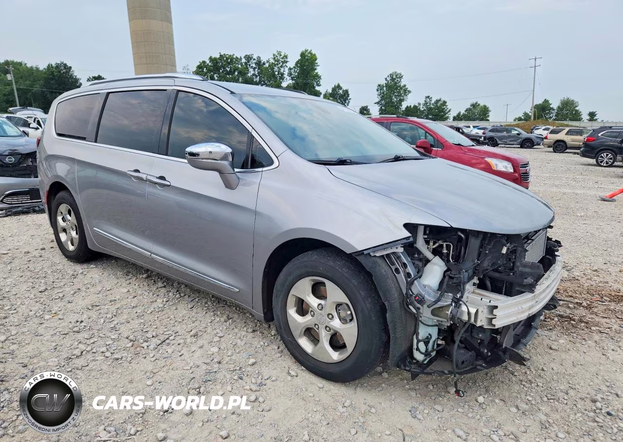 2018 Chrysler Pacifica Hybrid Limited VIN:2C4RC1N79JR230055 - 4