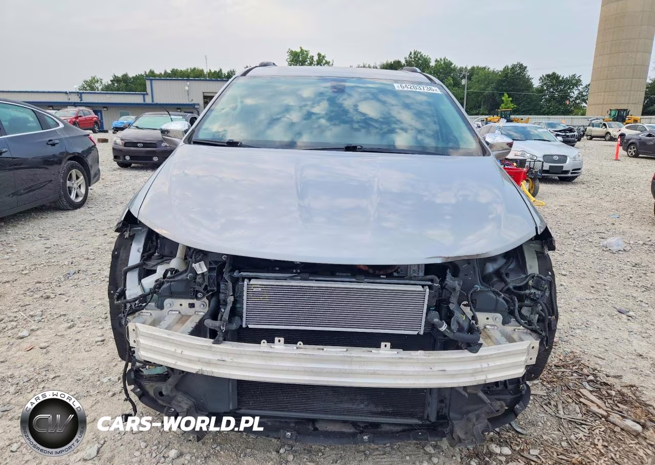 2018 Chrysler Pacifica Hybrid Limited VIN:2C4RC1N79JR230055 - 5