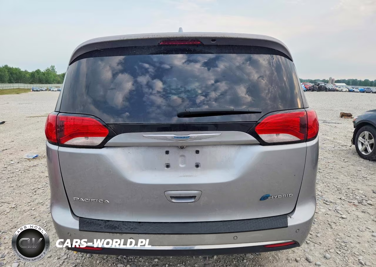 2018 Chrysler Pacifica Hybrid Limited VIN:2C4RC1N79JR230055 - 6