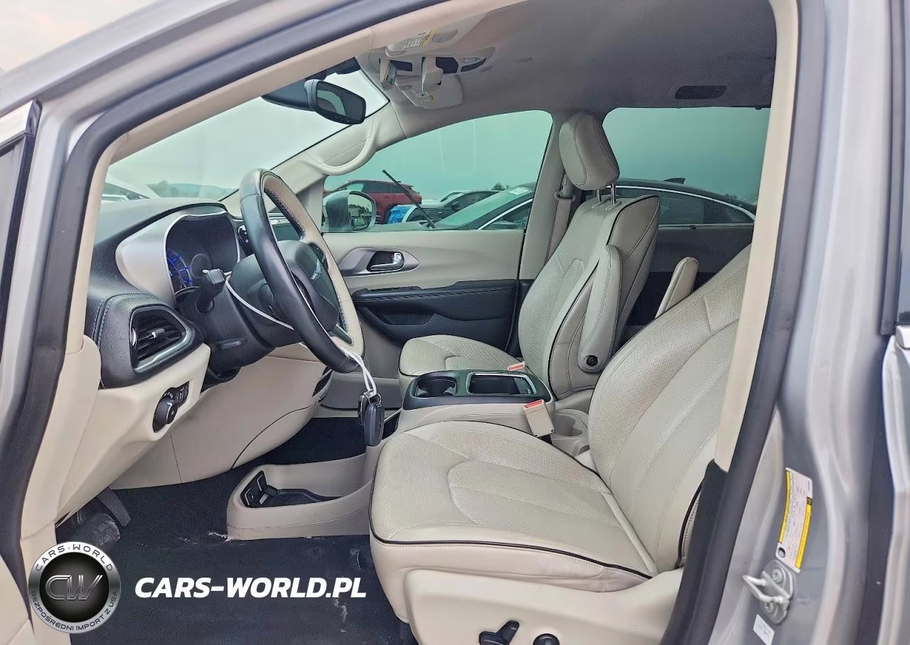 2018 Chrysler Pacifica Hybrid Limited VIN:2C4RC1N79JR230055 - 7