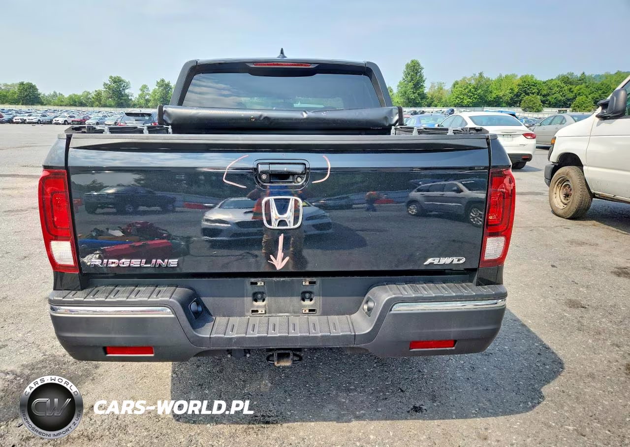 2017 Honda Ridgeline Sport VIN:5FPYK3F1XHB012790 - 6
