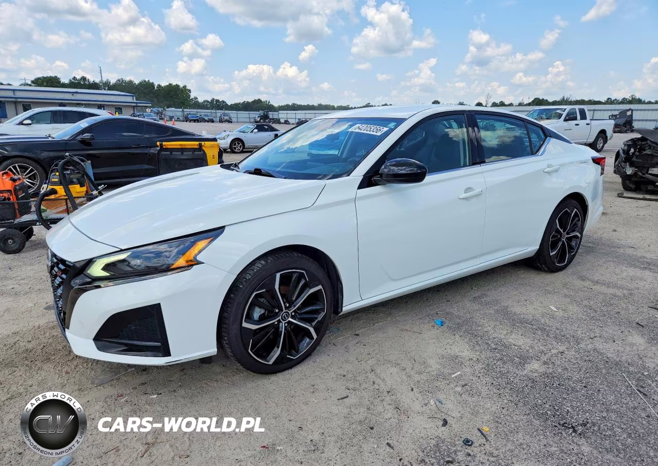 2023 Nissan Altima Sr – zdjęcie 1 z 12
