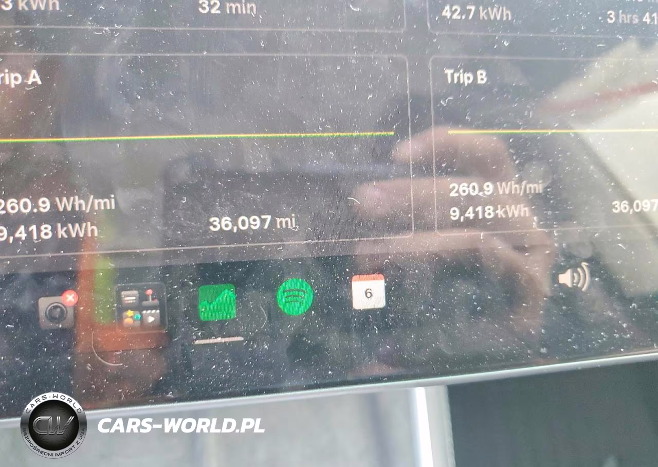 2026 Tesla Model Y VIN:7SAYGDED0TF434008 - 9