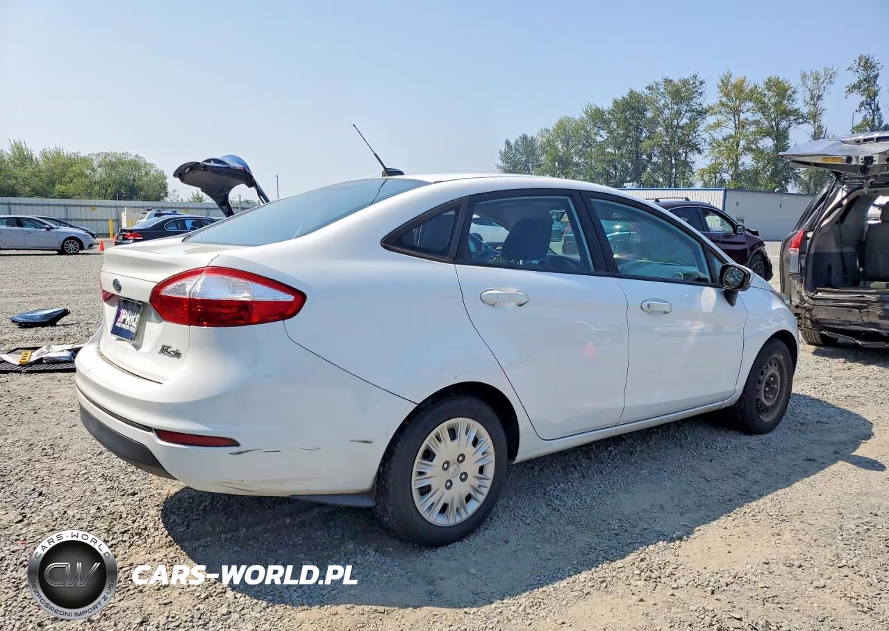 2015 Ford Fiesta S VIN:3FADP4AJ5FM204008 - 3