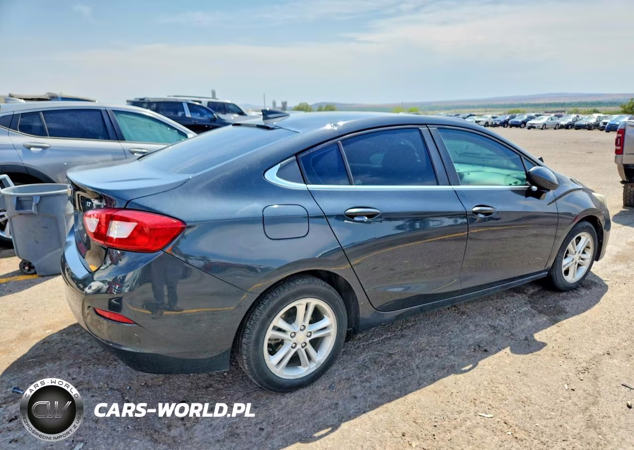 2018 Chevrolet Cruze Lt VIN:1G1BE5SM7J7119169 - 3