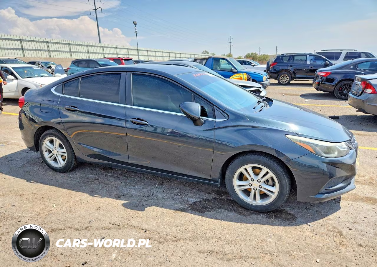 2018 Chevrolet Cruze Lt VIN:1G1BE5SM7J7119169 - 4