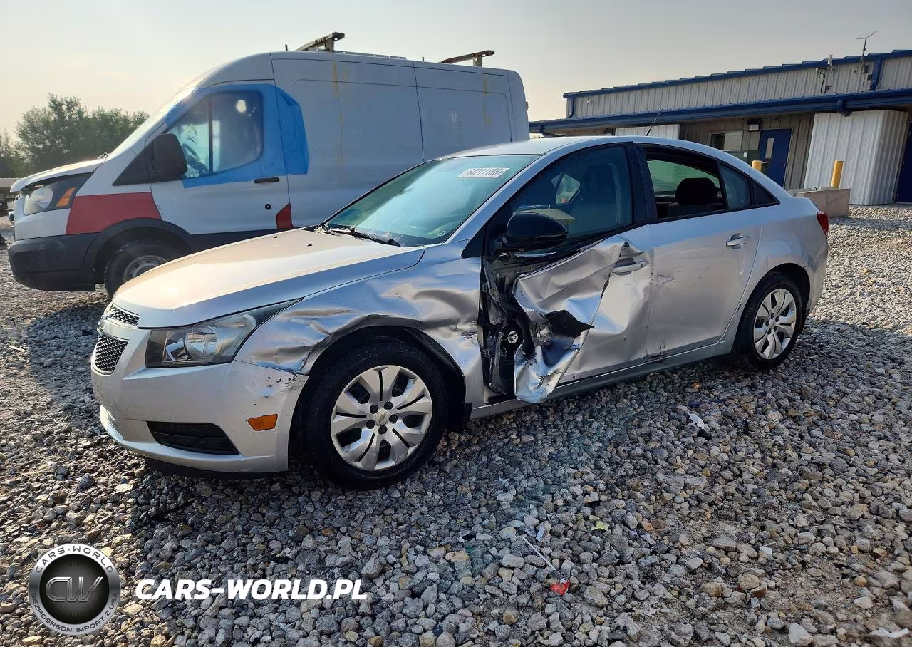 2013 Chevrolet Cruze Ls – zdjęcie 1 z 12