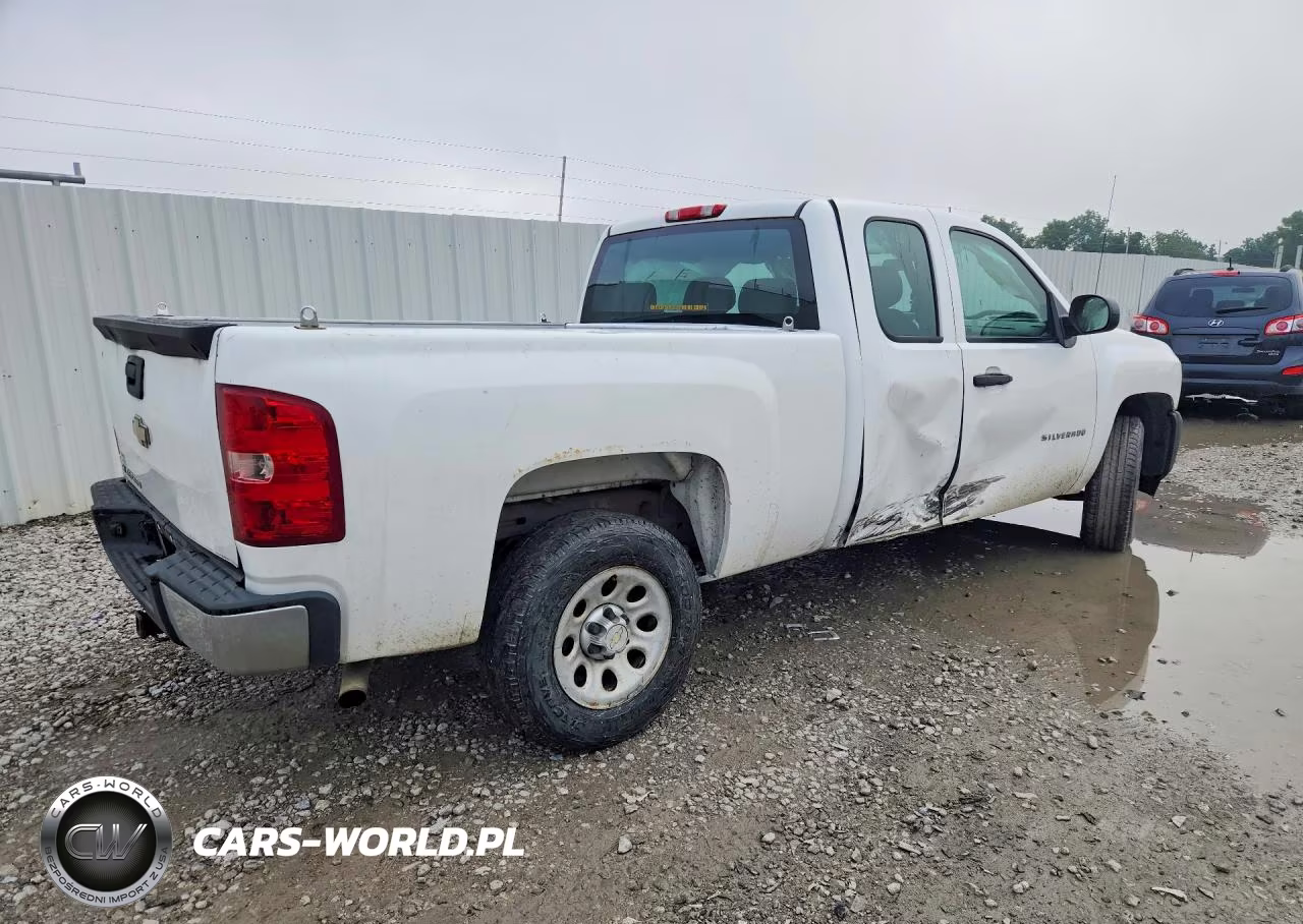 2011 Chevrolet Silverado C1500 VIN:1GCRCPEX9BZ161104 - 3