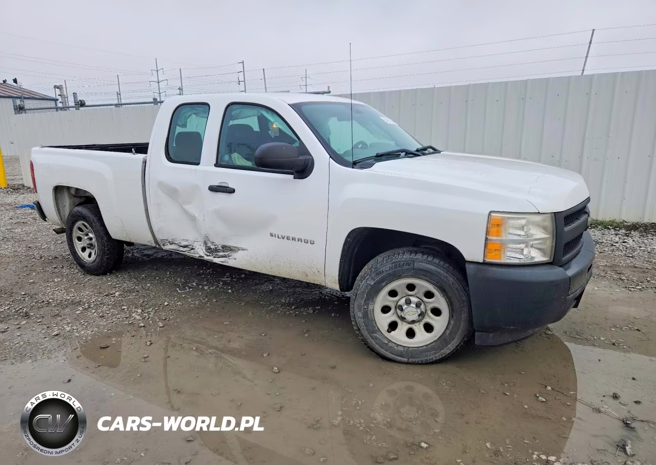 2011 Chevrolet Silverado C1500 VIN:1GCRCPEX9BZ161104 - 4