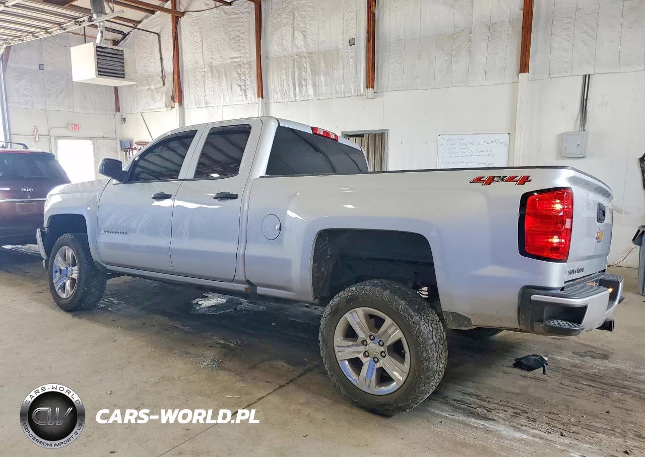 2018 Chevrolet Silverado K1500 Custom VIN:1GCVKPEC0JZ360457 - 2