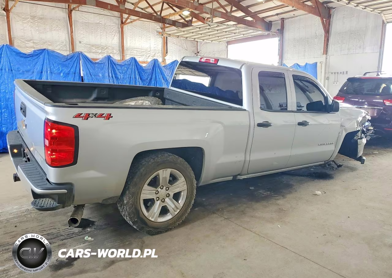 2018 Chevrolet Silverado K1500 Custom VIN:1GCVKPEC0JZ360457 - 3