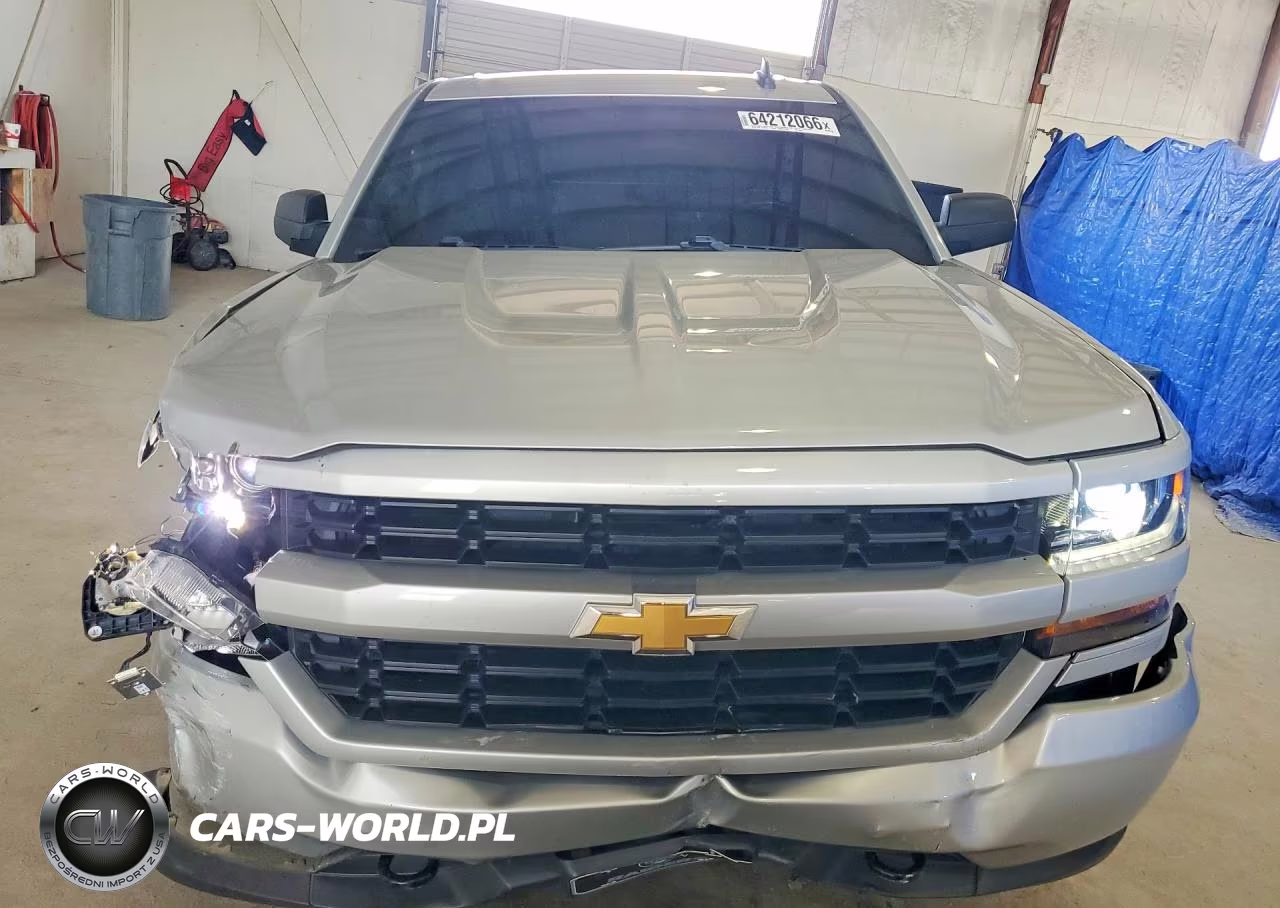 2018 Chevrolet Silverado K1500 Custom VIN:1GCVKPEC0JZ360457 - 5
