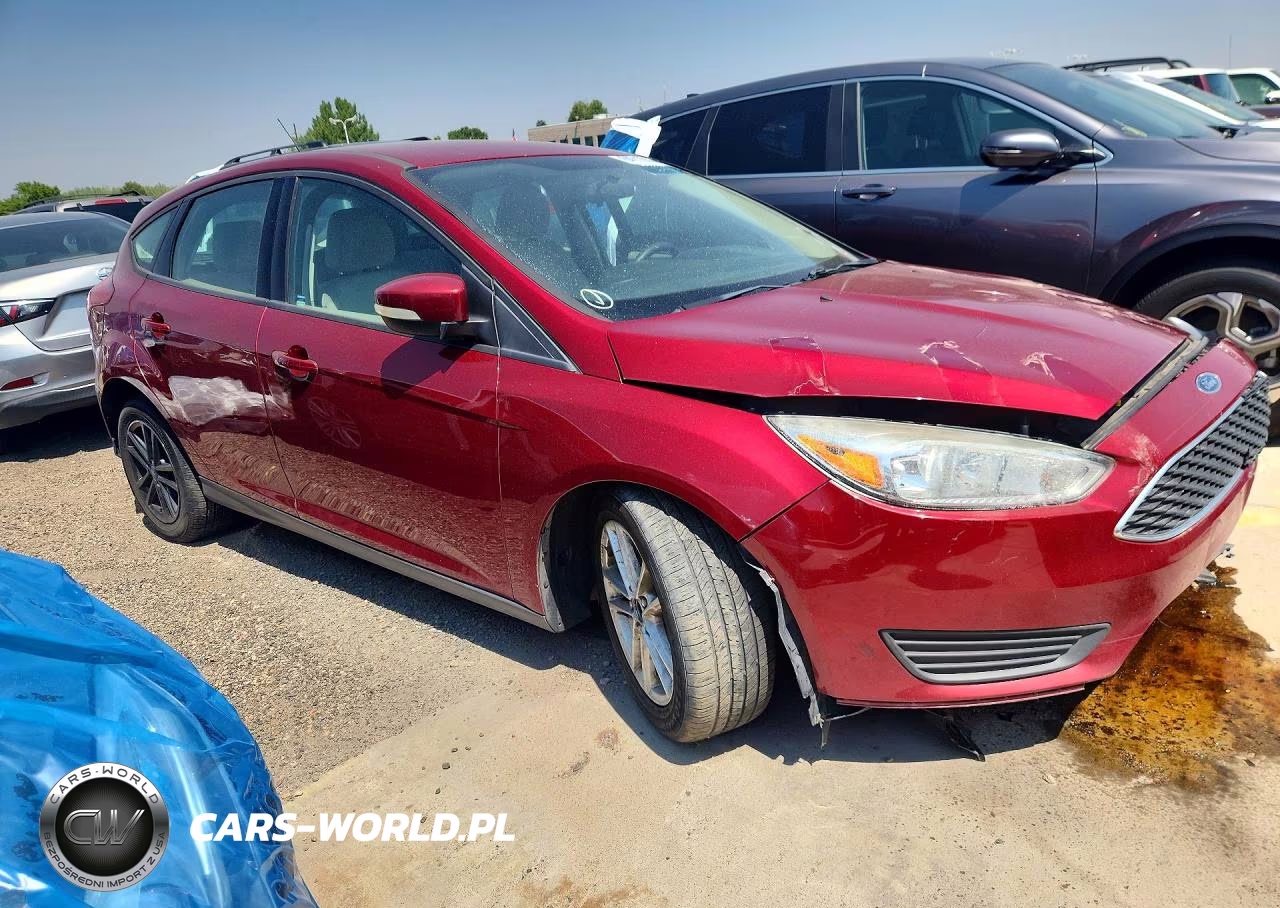 2017 Ford Focus Se VIN:1FADP3K2XHL205614 - 4