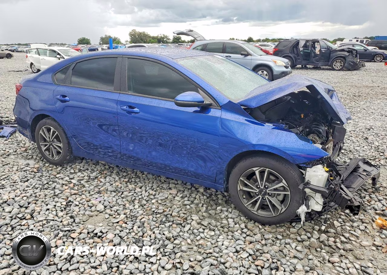 2023 Kia Forte Lxs VIN:3KPF24AD5PE601161 - 4