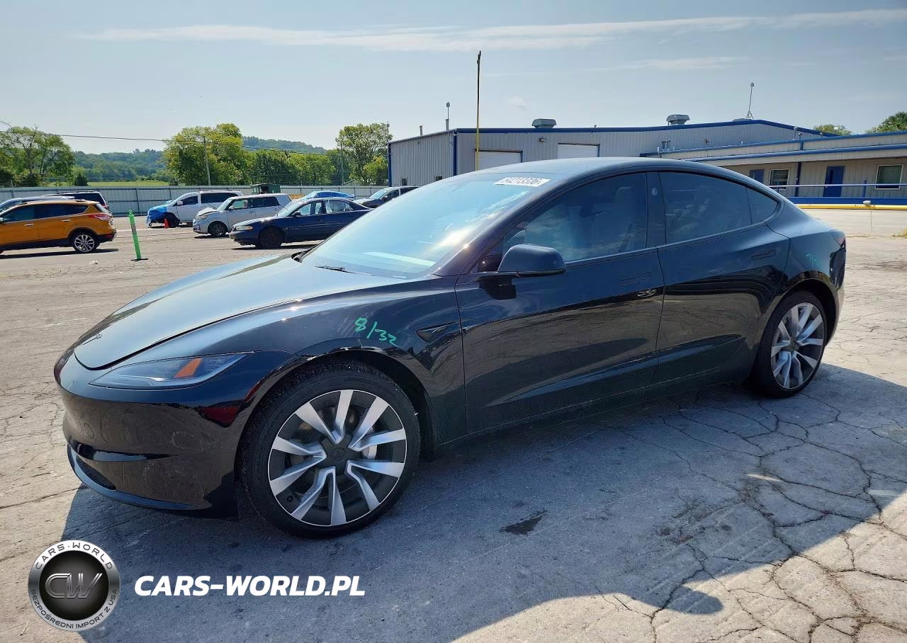 2026 Tesla Model 3 – zdjęcie 1 z 12
