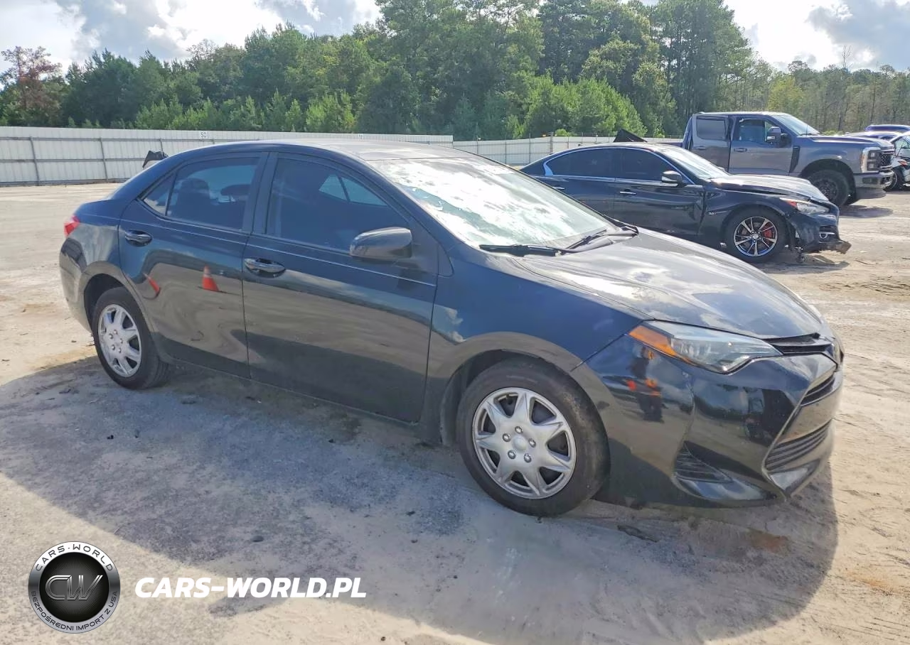 2018 Toyota Corolla Le VIN:5YFBURHE0JP848713 - 4