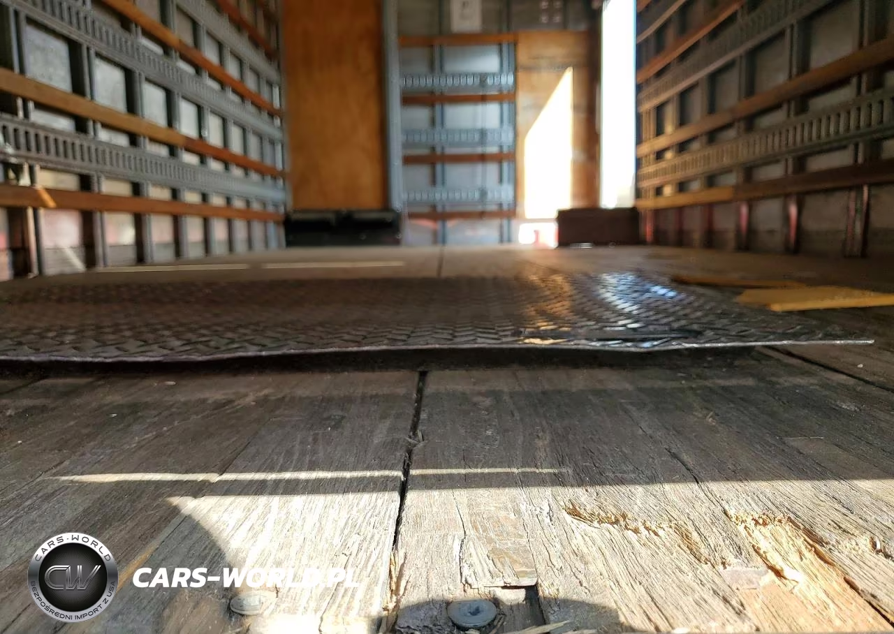 2018 Hino 195 Box Truck VIN:JHHSDM2H2JK006201 - 10
