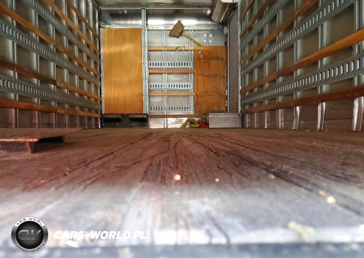 2018 Hino 195 Box Truck VIN:JHHSDM2H6JK006217 - 10
