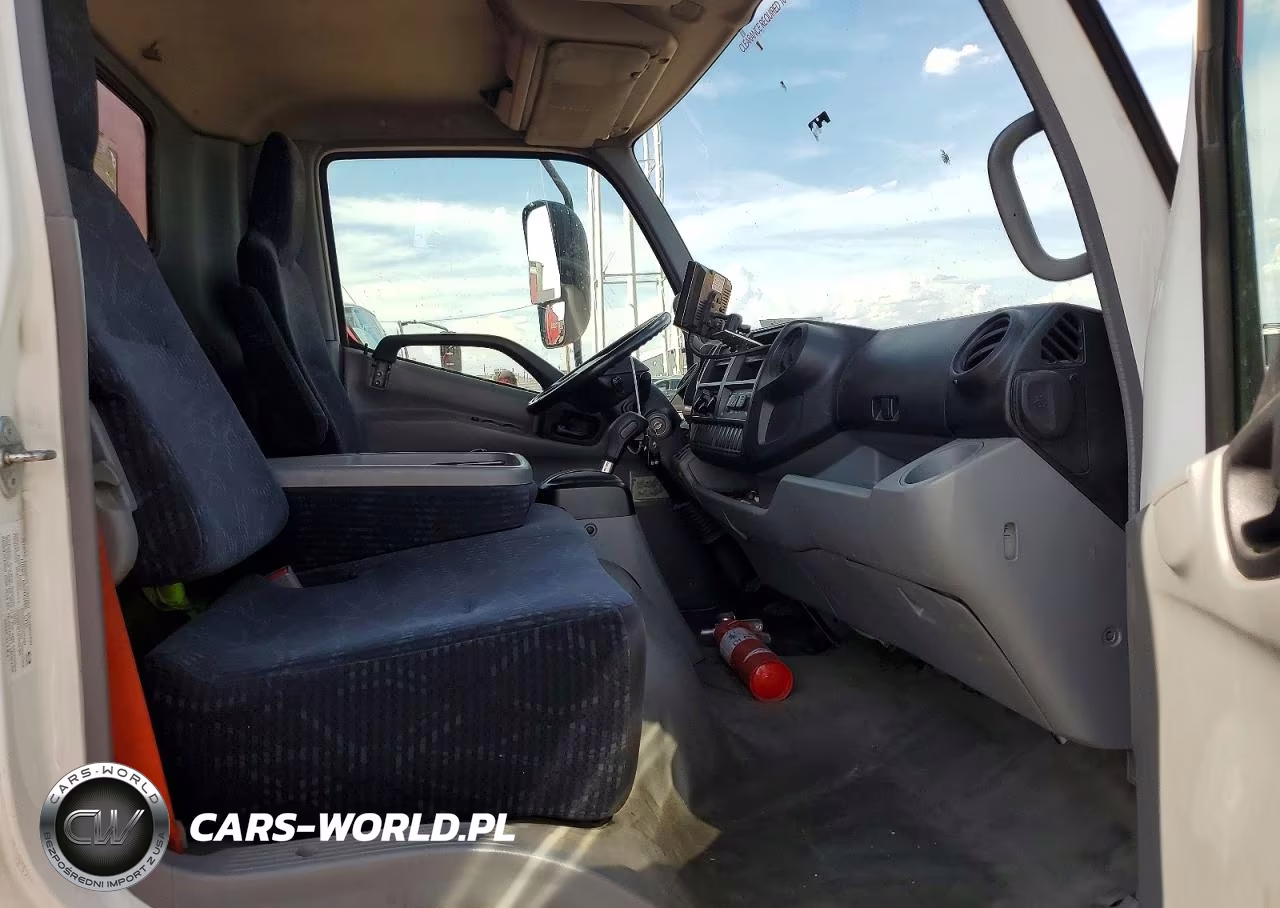2018 Hino 195 Box Truck VIN:JHHSDM2H6JK006217 - 11